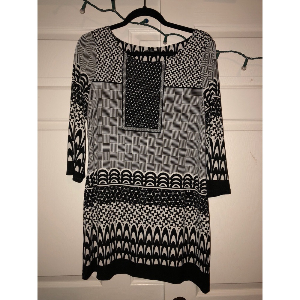 ALFANI BLACK AND WHITE PATTERNED DRESS